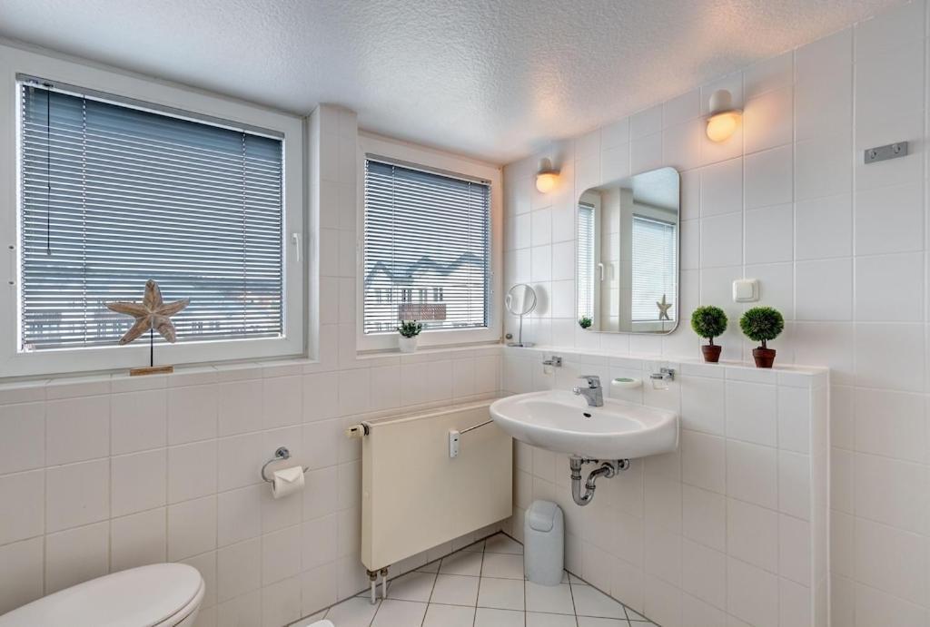 Grosse Schoene 3 Zimmer Ferienwohnung - 100 Qm - In Strandnaehe Fuer 6 Personen!! ゼーバート・ヘリングスドルフ エクステリア 写真