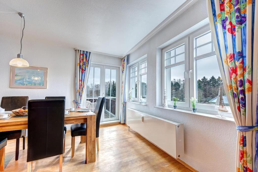Grosse Schoene 3 Zimmer Ferienwohnung - 100 Qm - In Strandnaehe Fuer 6 Personen!! ゼーバート・ヘリングスドルフ エクステリア 写真
