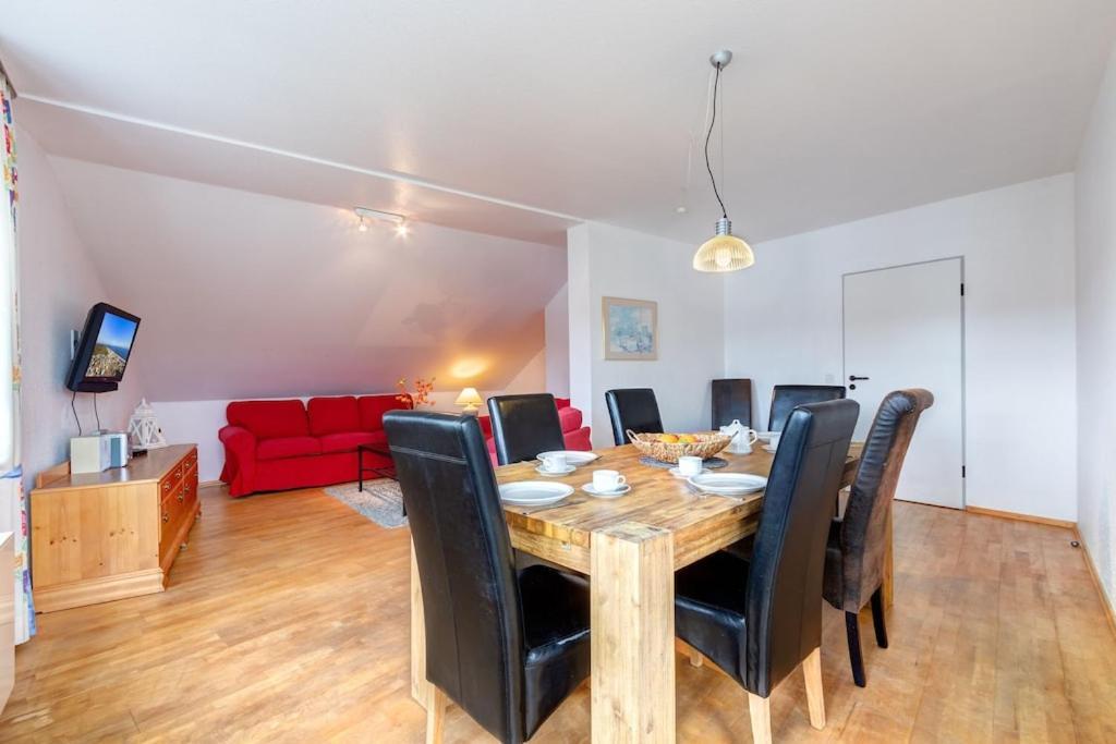 Grosse Schoene 3 Zimmer Ferienwohnung - 100 Qm - In Strandnaehe Fuer 6 Personen!! ゼーバート・ヘリングスドルフ エクステリア 写真