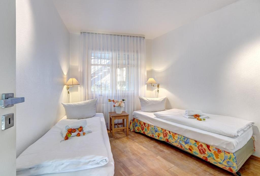 Grosse Schoene 3 Zimmer Ferienwohnung - 100 Qm - In Strandnaehe Fuer 6 Personen!! ゼーバート・ヘリングスドルフ エクステリア 写真