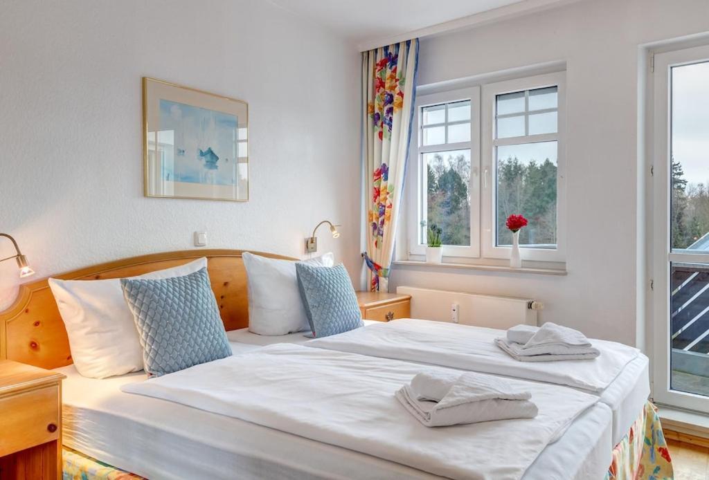 Grosse Schoene 3 Zimmer Ferienwohnung - 100 Qm - In Strandnaehe Fuer 6 Personen!! ゼーバート・ヘリングスドルフ エクステリア 写真